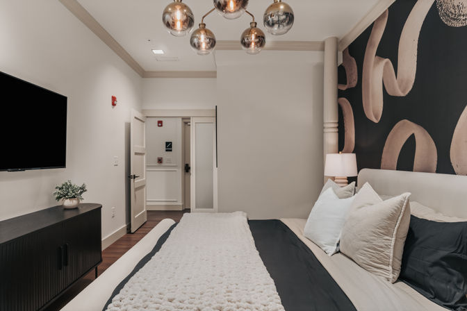 The Bellamy Penthouse at Historic Starr Piano Building: Luxury 4BR Downtown Suite with Concierge, Steps from Broadway image 14