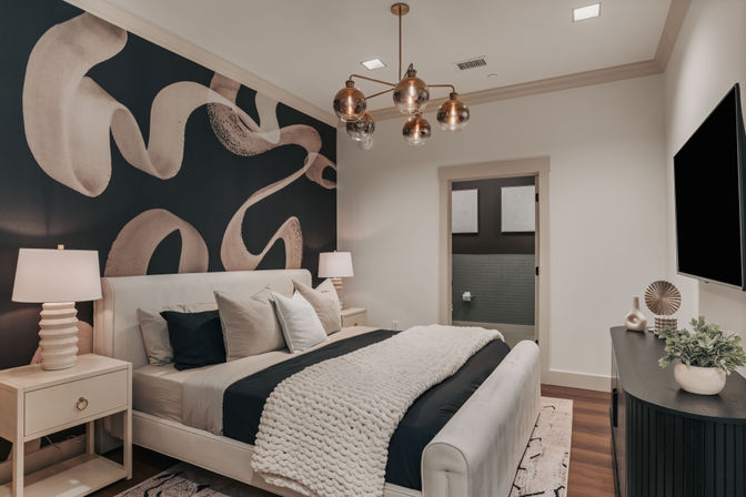 The Bellamy Penthouse at Historic Starr Piano Building: Luxury 4BR Downtown Suite with Concierge, Steps from Broadway image 4
