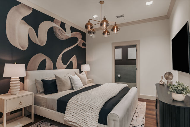 The Bellamy Penthouse at Historic Starr Piano Building: Luxury 4BR Downtown Suite with Concierge, Steps from Broadway image 4