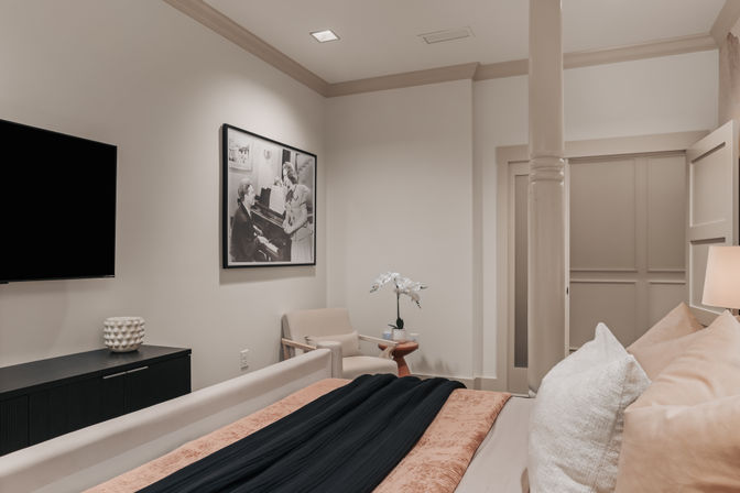 The Bellamy Penthouse at Historic Starr Piano Building: Luxury 4BR Downtown Suite with Concierge, Steps from Broadway image 22