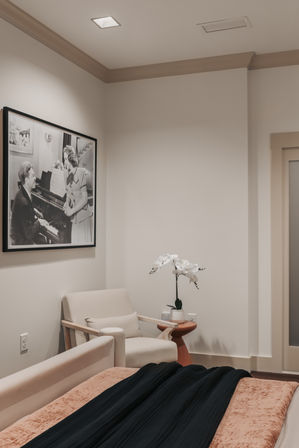 The Bellamy Penthouse at Historic Starr Piano Building: Luxury 4BR Downtown Suite with Concierge, Steps from Broadway image 25