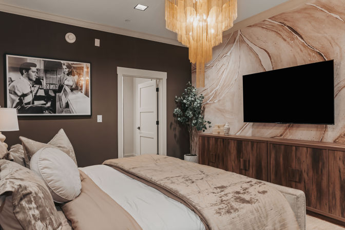 The Bellamy Penthouse at Historic Starr Piano Building: Luxury 4BR Downtown Suite with Concierge, Steps from Broadway image 6