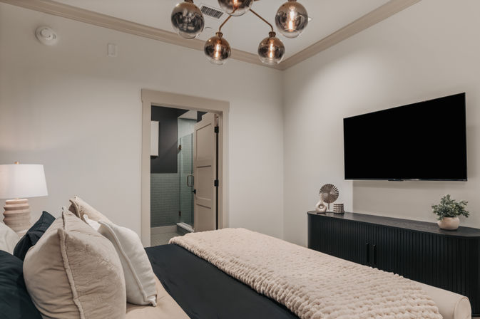 The Bellamy Penthouse at Historic Starr Piano Building: Luxury 4BR Downtown Suite with Concierge, Steps from Broadway image 13