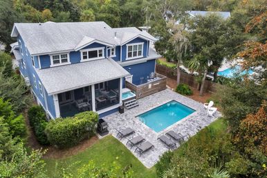 Deja Blue: 6BR Rental wth Pool + Hot Tub, Steps to Beach image 8