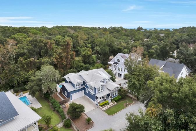 Deja Blue: 6BR Rental wth Pool + Hot Tub, Steps to Beach image 12