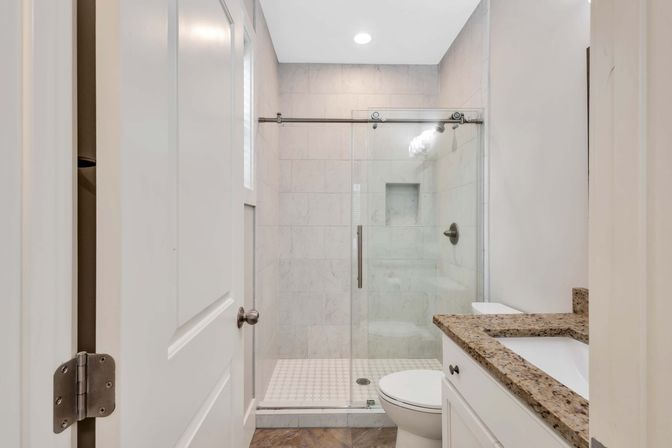 Deja Blue: 6BR Rental wth Pool + Hot Tub, Steps to Beach image 14
