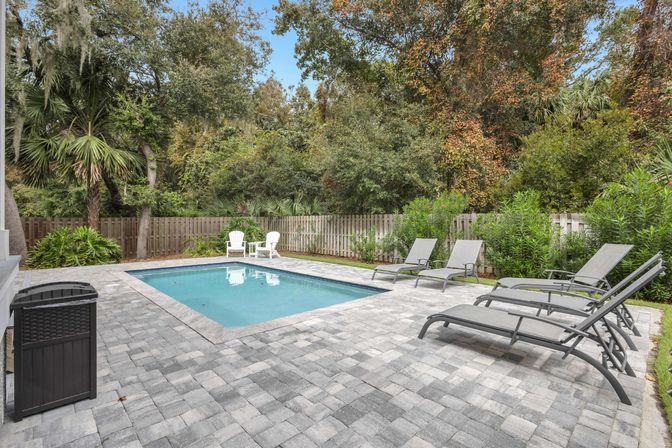 Deja Blue: 6BR Rental wth Pool + Hot Tub, Steps to Beach image 30