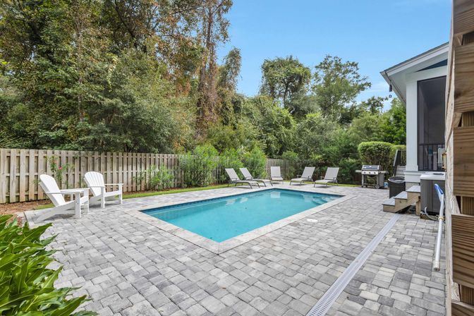 Deja Blue: 6BR Rental wth Pool + Hot Tub, Steps to Beach image 21