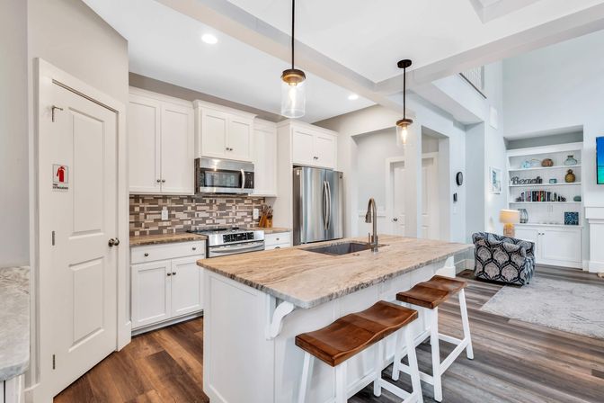 Deja Blue: 6BR Rental wth Pool + Hot Tub, Steps to Beach image 5