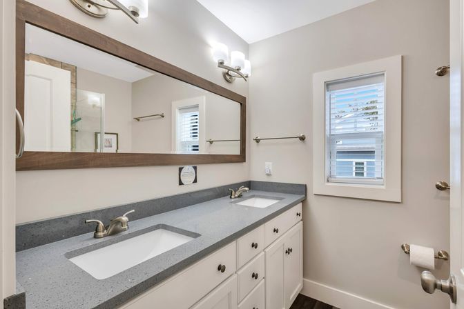 Deja Blue: 6BR Rental wth Pool + Hot Tub, Steps to Beach image 26
