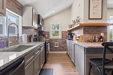The Six Zero One: 4BR + 1BR Guest House + Entertainment Pavilion (Sleeps 10) image 10