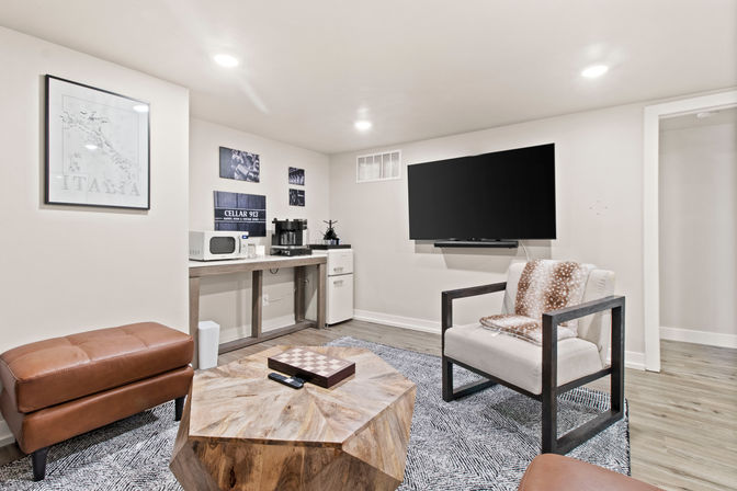 The Six Zero One: 4BR + 1BR Guest House + Entertainment Pavilion (Sleeps 10) image 20