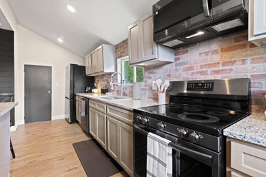 The Six Zero One: 4BR + 1BR Guest House + Entertainment Pavilion (Sleeps 10) image 14