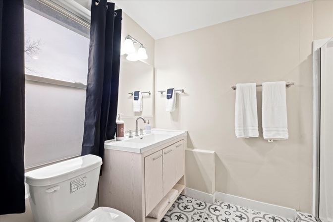 The Six Zero One: 4BR + 1BR Guest House + Entertainment Pavilion (Sleeps 10) image 54