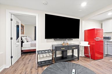 The Six Zero One: 4BR + 1BR Guest House + Entertainment Pavilion (Sleeps 10) image 48