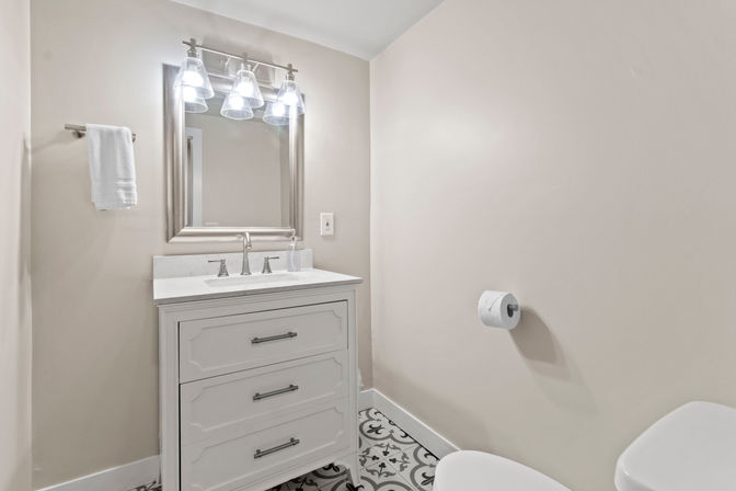 The Six Zero One: 4BR + 1BR Guest House + Entertainment Pavilion (Sleeps 10) image 21
