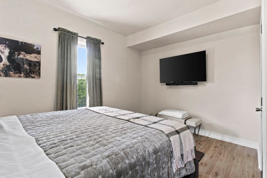 The Six Zero One: 4BR + 1BR Guest House + Entertainment Pavilion (Sleeps 10) image 33