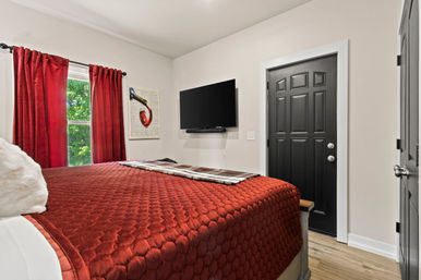 The Six Zero One: 4BR + 1BR Guest House + Entertainment Pavilion (Sleeps 10) image 31