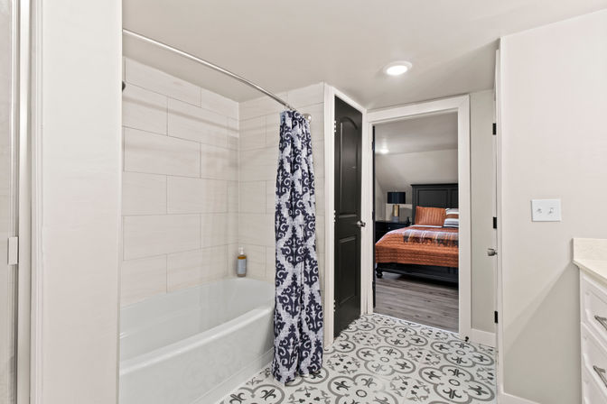 The Six Zero One: 4BR + 1BR Guest House + Entertainment Pavilion (Sleeps 10) image 27