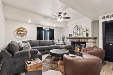 The Six Zero One: 4BR + 1BR Guest House + Entertainment Pavilion (Sleeps 10) image 38