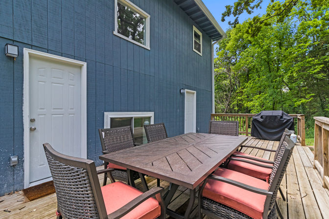 The Six Zero One: 4BR + 1BR Guest House + Entertainment Pavilion (Sleeps 10) image 41