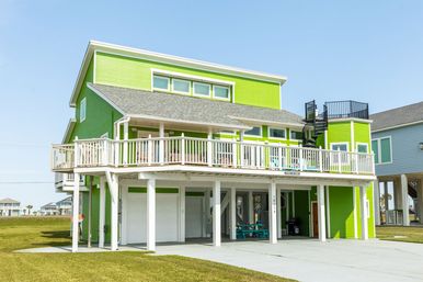 Twist of Lime Gulf-Front Galveston Estate: Huge Deck, Chef’s Kitchen & Beach Views image 10
