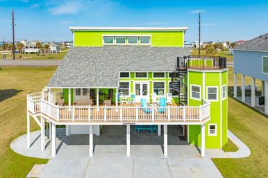 Twist of Lime Gulf-Front Galveston Estate: Huge Deck, Chef’s Kitchen & Beach Views image 4