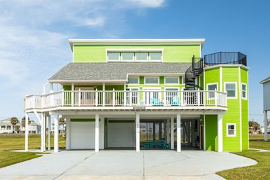 Twist of Lime Gulf-Front Galveston Estate: Huge Deck, Chef’s Kitchen & Beach Views image 9
