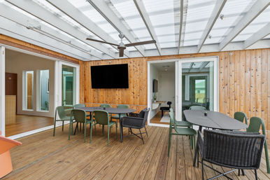 CastleDay: Private Villas for Group Retreats- Pool, Basketball Hoop & Outdoor Dining image 44