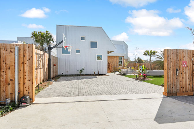 CastleDay: Private Villas for Group Retreats- Pool, Basketball Hoop & Outdoor Dining image 41