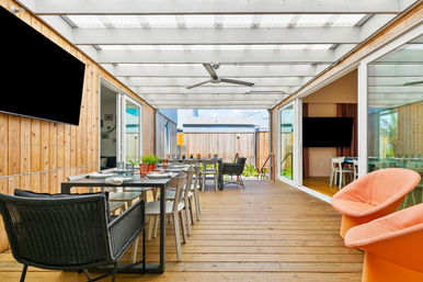 CastleDay: Private Villas for Group Retreats- Pool, Hot Tub, Outdoor Shower, BBall Hoop image 16