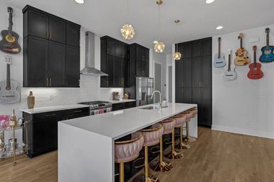 Swiftie City Dreamhouse: Sleeps 18 in Style & Sparkle image 32