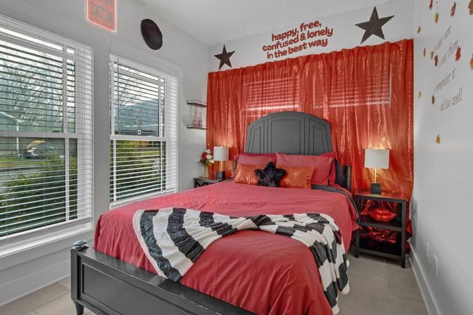 Swiftie City Dreamhouse: Sleeps 18 in Style & Sparkle image 8