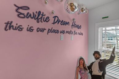 Swiftie City Dreamhouse: Sleeps 18 in Style & Sparkle image 37