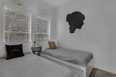 Swiftie City Dreamhouse: Sleeps 18 in Style & Sparkle image 33