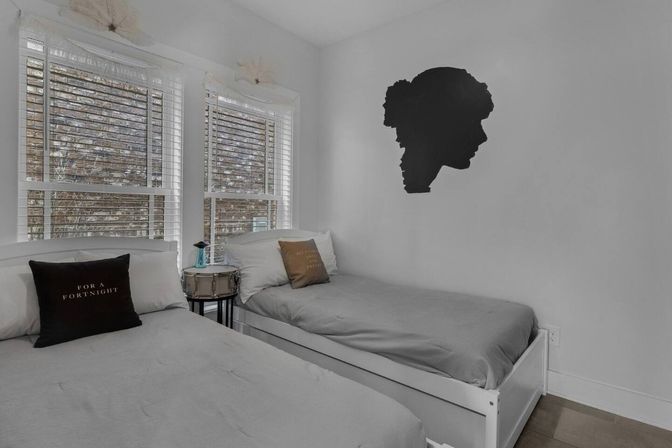 Swiftie City Dreamhouse: Sleeps 18 in Style & Sparkle image 33