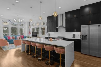 Swiftie City Dreamhouse: Sleeps 18 in Style & Sparkle image 12