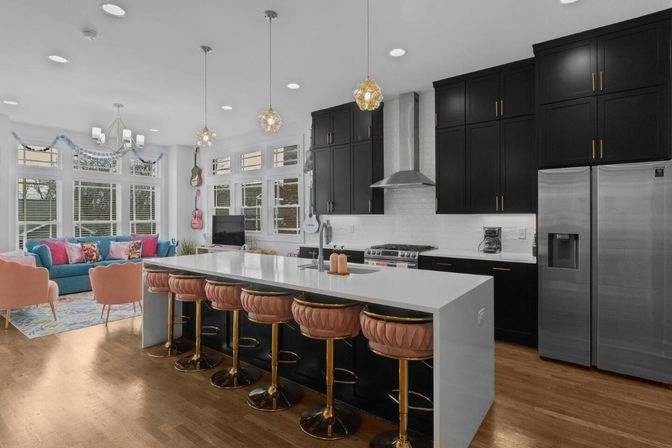Swiftie City Dreamhouse: Sleeps 18 in Style & Sparkle image 12