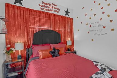 Swiftie City Dreamhouse: Sleeps 18 in Style & Sparkle image 23