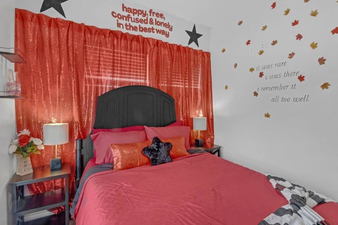 Swiftie City Dreamhouse: Sleeps 18 in Style & Sparkle image 23