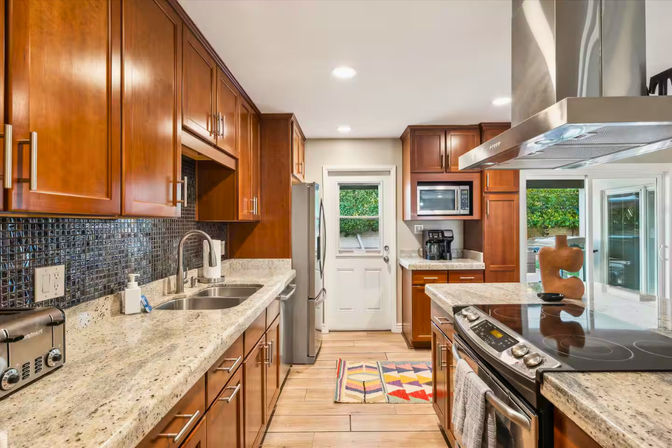 Casa Rodeo: 5 BR, No Bunks, Pool, Hot Tub + 4 Minutes to Old Town! image 9