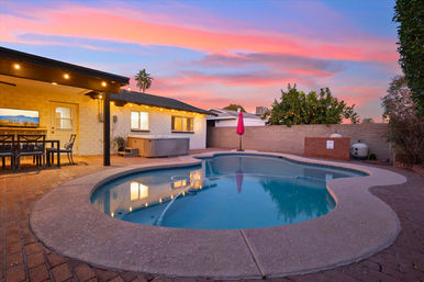 Casa Rodeo: 5 BR, No Bunks, Pool, Hot Tub + 4 Minutes to Old Town! image 5