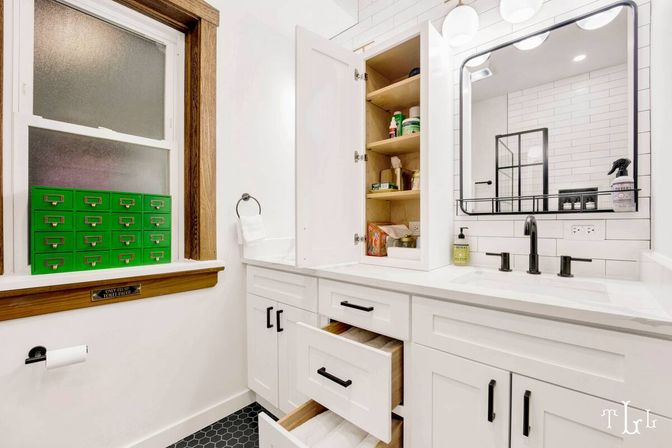 Twin Lions Lodge: Eclectic Chic in Bucktown image 45