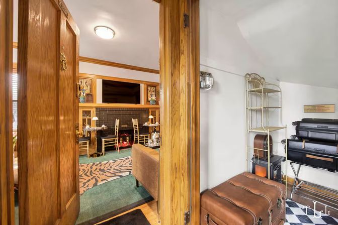 Twin Lions Lodge: Eclectic Chic in Bucktown image 55