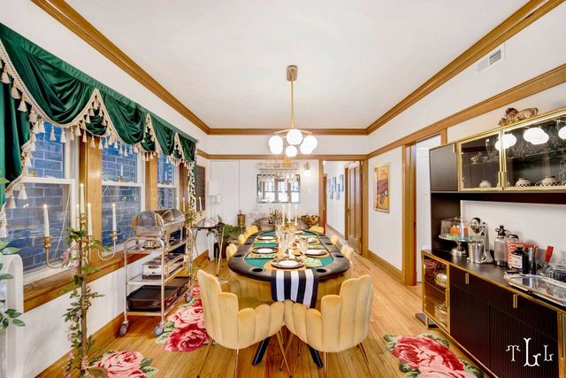 Twin Lions Lodge: Eclectic Chic in Bucktown image 3
