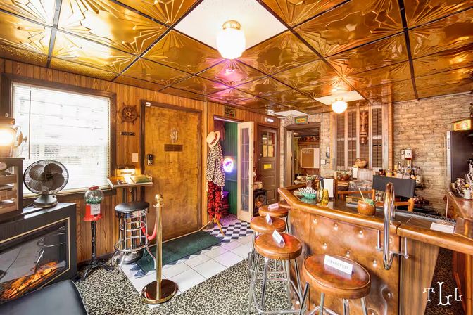 Twin Lions Lodge: Eclectic Chic in Bucktown image 60