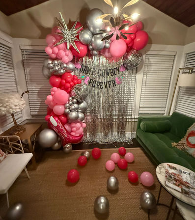 5 O'Clock Somewhere Decor Package: Balloons, Backdrop, Banner and More! image 4
