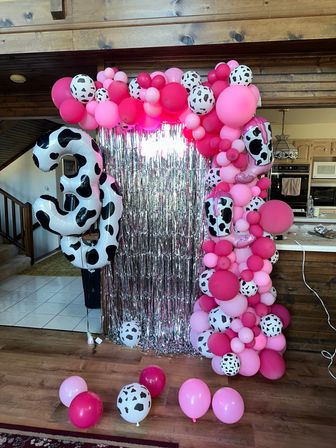 5 O'Clock Somewhere Decor Package: Balloons, Backdrop, Banner and More! image 6