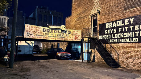 Haunted Savannah Pub Crawl with Historic Sites and Spooky Stories image 19