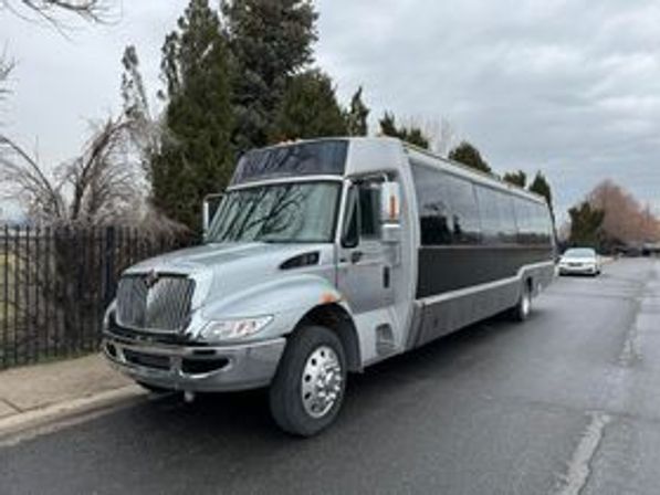 Utah Party Bus & Limousine Rentals - Limo Cloud 9 image 3